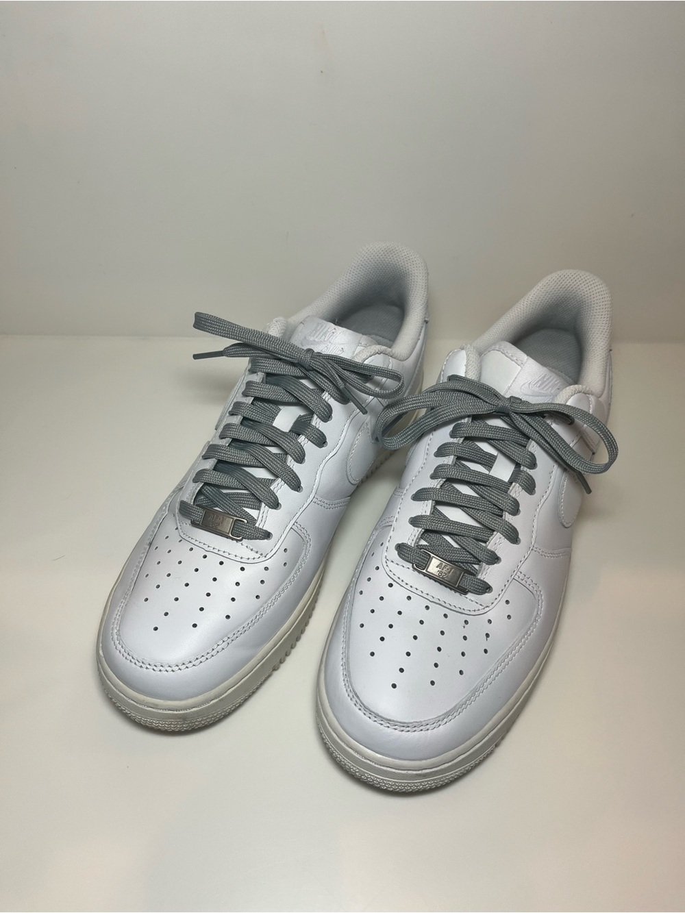Nike White Leather Sneakers with Gray Laces 315122-111